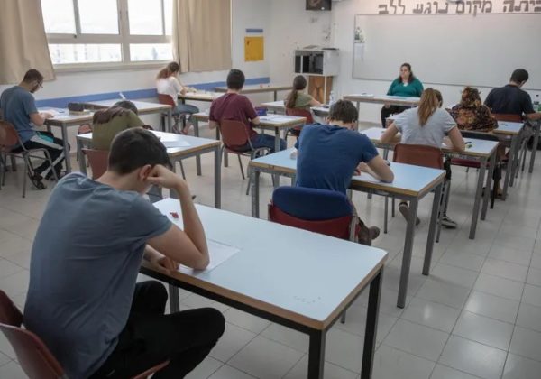 לוח מבחנים בית ספרי